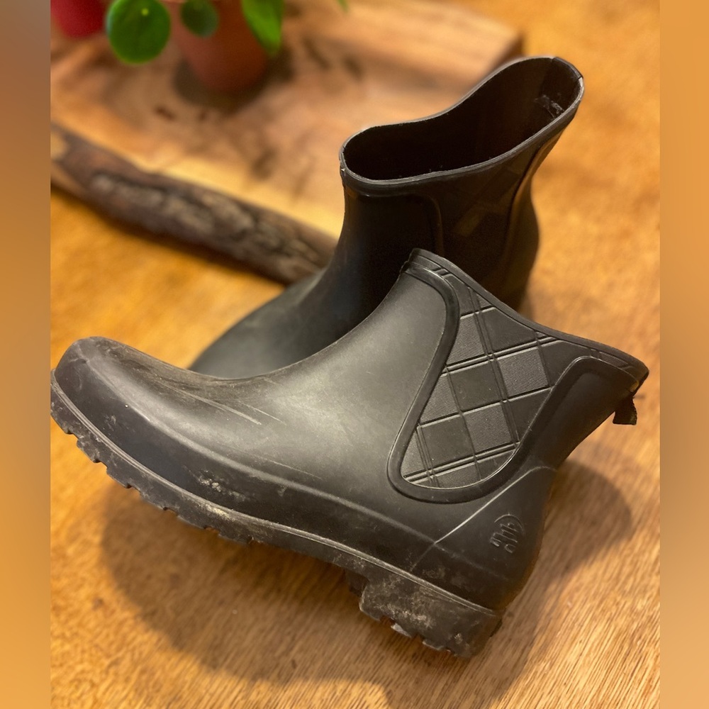Boots worn a handful of time, in very good condition.